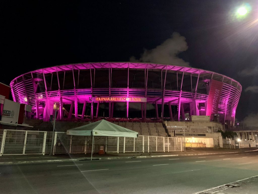 Arena Fonte Nova em Salvador/BA é iluminada de roxo em alusão ao Setembro Roxo 2021