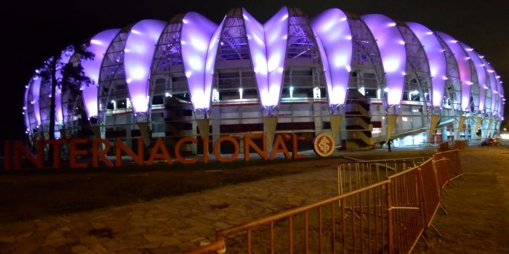 Estádio Beira-Rio em Porto Alegre/rs é iluminado de roxo em alusão ao Setembro Roxo 2021