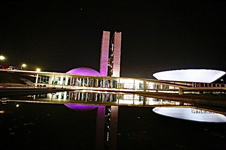 Senado Federal em Brasília/DF é iluminado de roxo em alusão ao Setembro Roxo 2021