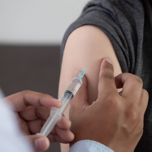 Ministério da Saúde anuncia terceira dose da vacina para brasileiros com mais de 18 anos – Série Especial Coronavírus